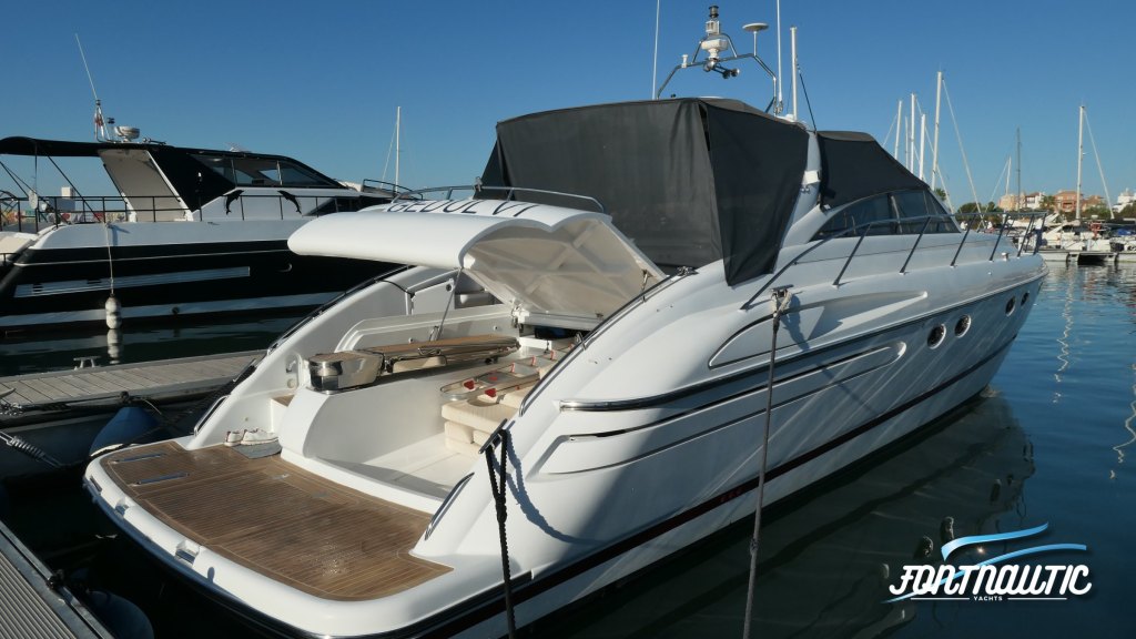 PRINCESS V55 — vista exterior de popa y bañera