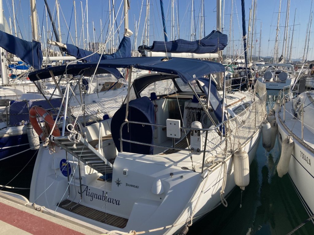 JEANNEAU SUN ODYSSEY 35 GTE 2003 — popa y plataforma de baño